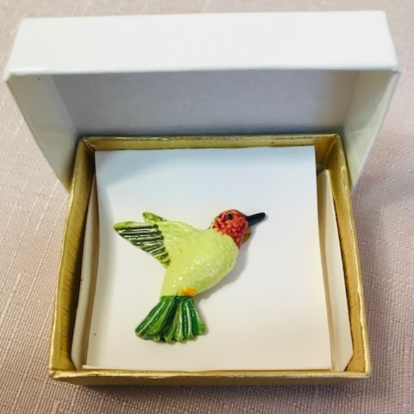 Beautiful Hummingbird Pin With Gift Box - Picture 8 of 8